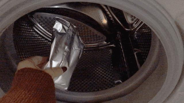 洗衣机泡出来脏东西怎么清理,洗衣机里的污垢用什么能泡下来