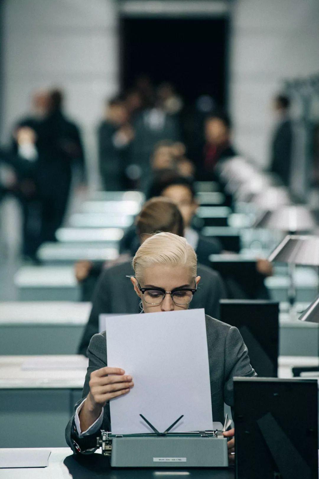 穿西装特别帅的女孩,穿西装的女生有气质吗