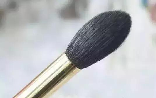 眼影不上色怎么用,眼影不上色怎么解决