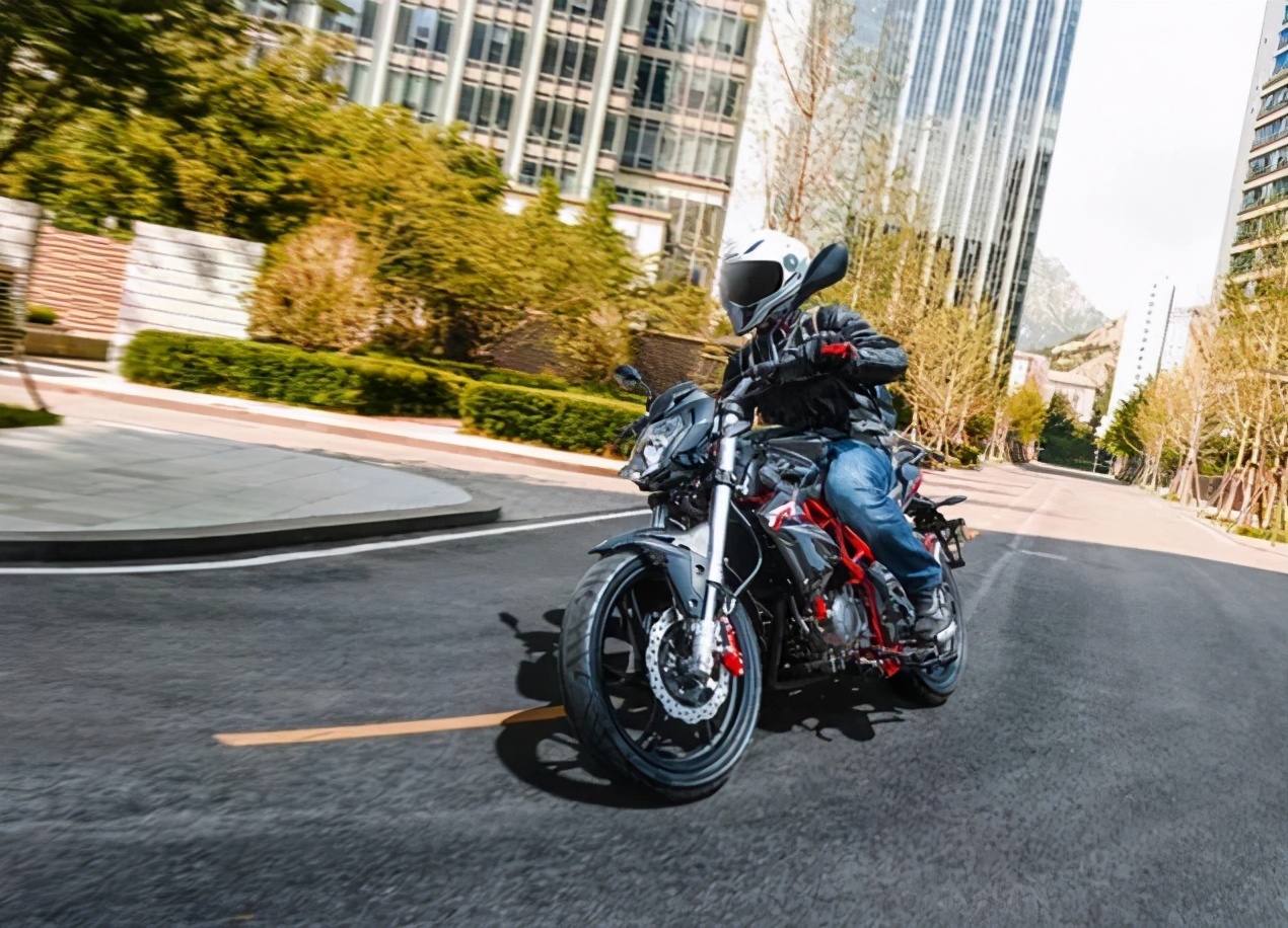 贝纳利红宝龙150发动机,贝纳利红宝龙三厢