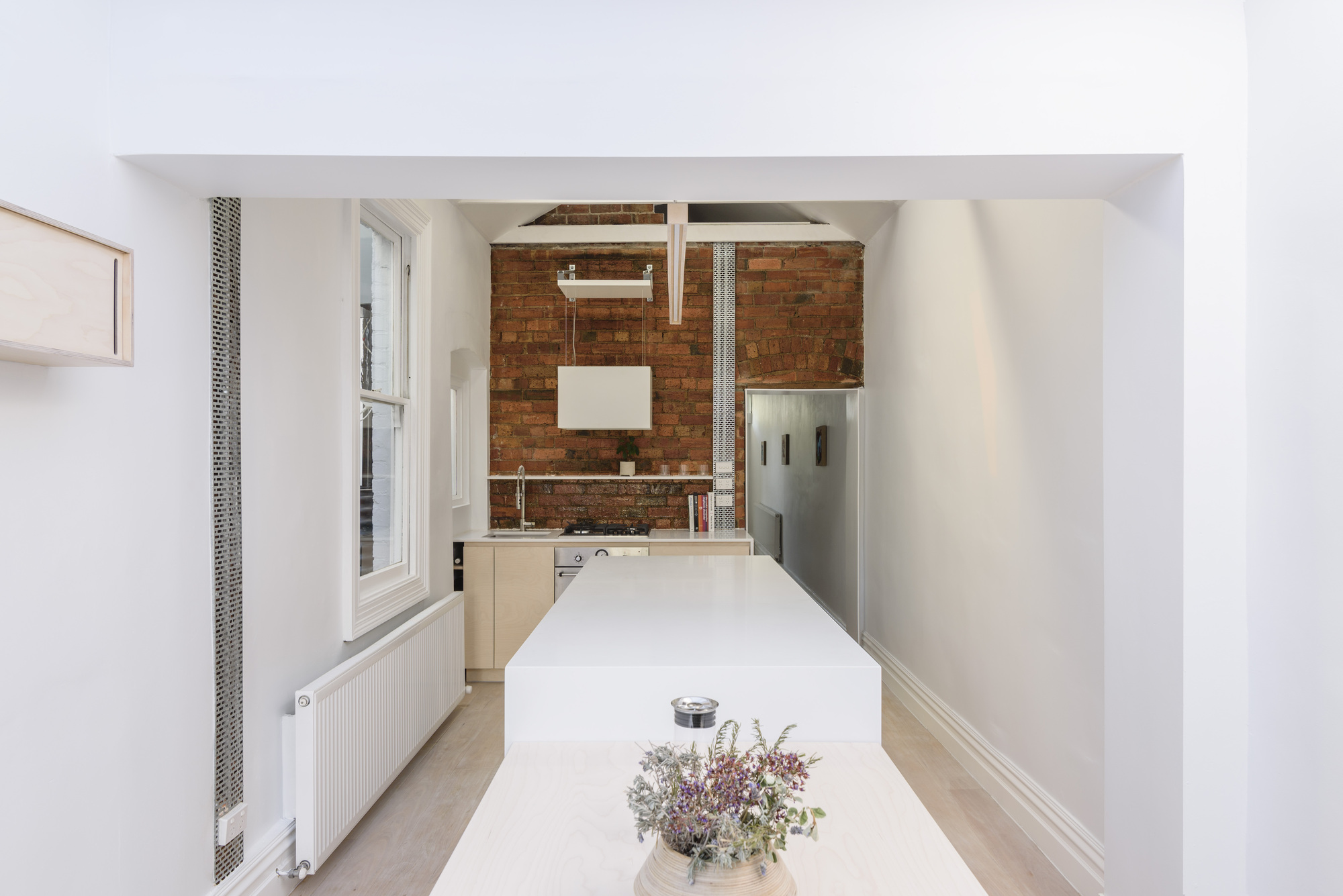 直线型台灯,线性灯光房间