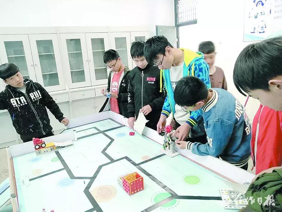 图谋发展，思变求进​！焦作市人民中学四十年​兴办人民满意教育历程