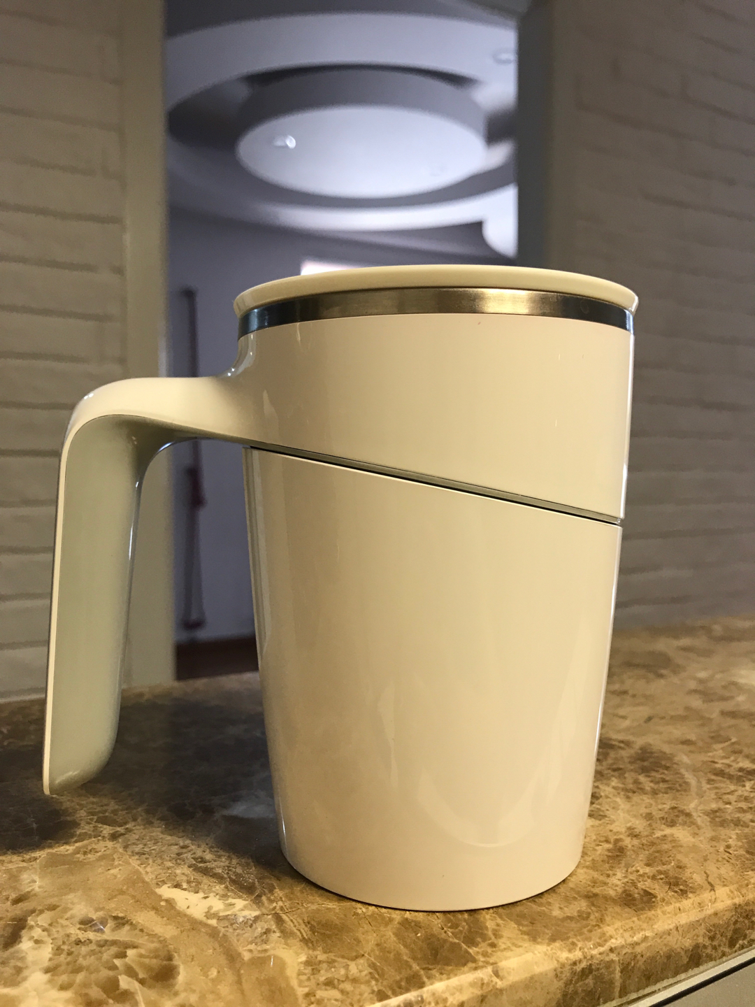 小米有品脑洞大开！出了款推不倒的杯子，秘密居然藏在杯底