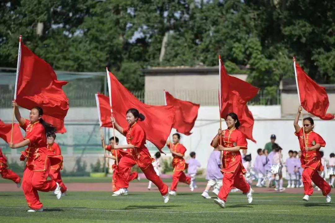 一百多人体育节开场,体育1000人活动
