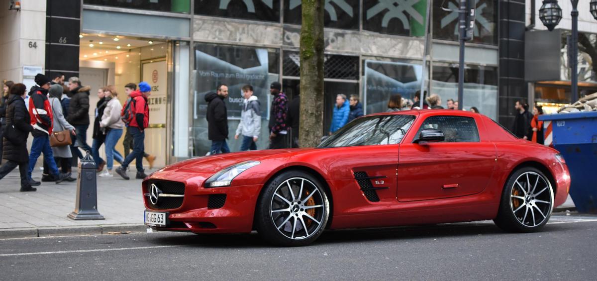 巅峰极速奔驰slsamg值得养么,鸥翼门的绝唱奔驰slsamg