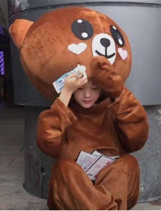 揭秘月入百万的网红骗局,20岁的网红身价过亿