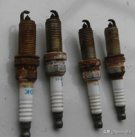 火花塞能不能用白醋清洗？火花塞进水会怎么样？