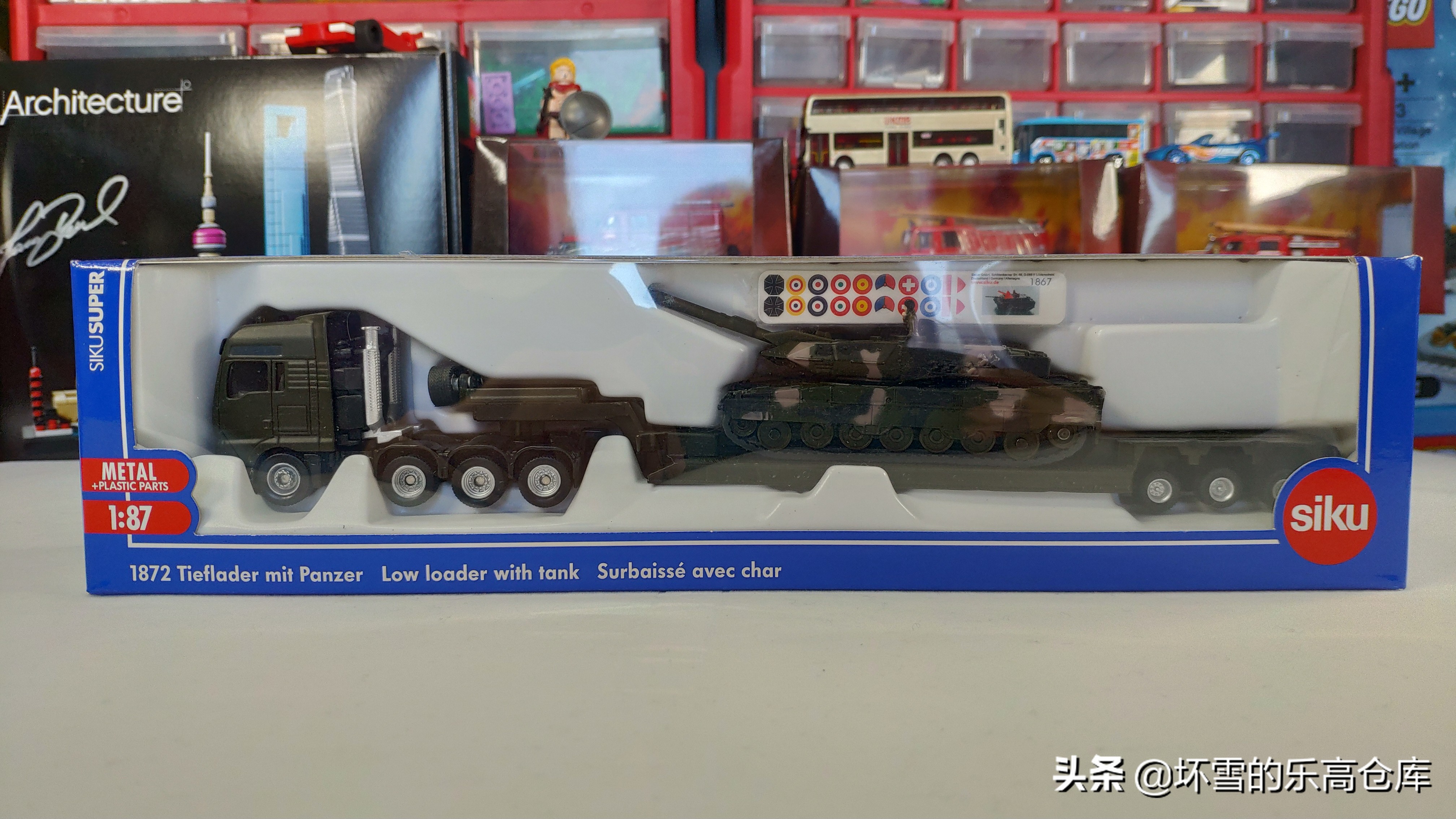 用HO比例车模运输钢铁洪流：SIKU模型豹2坦克运输卡车