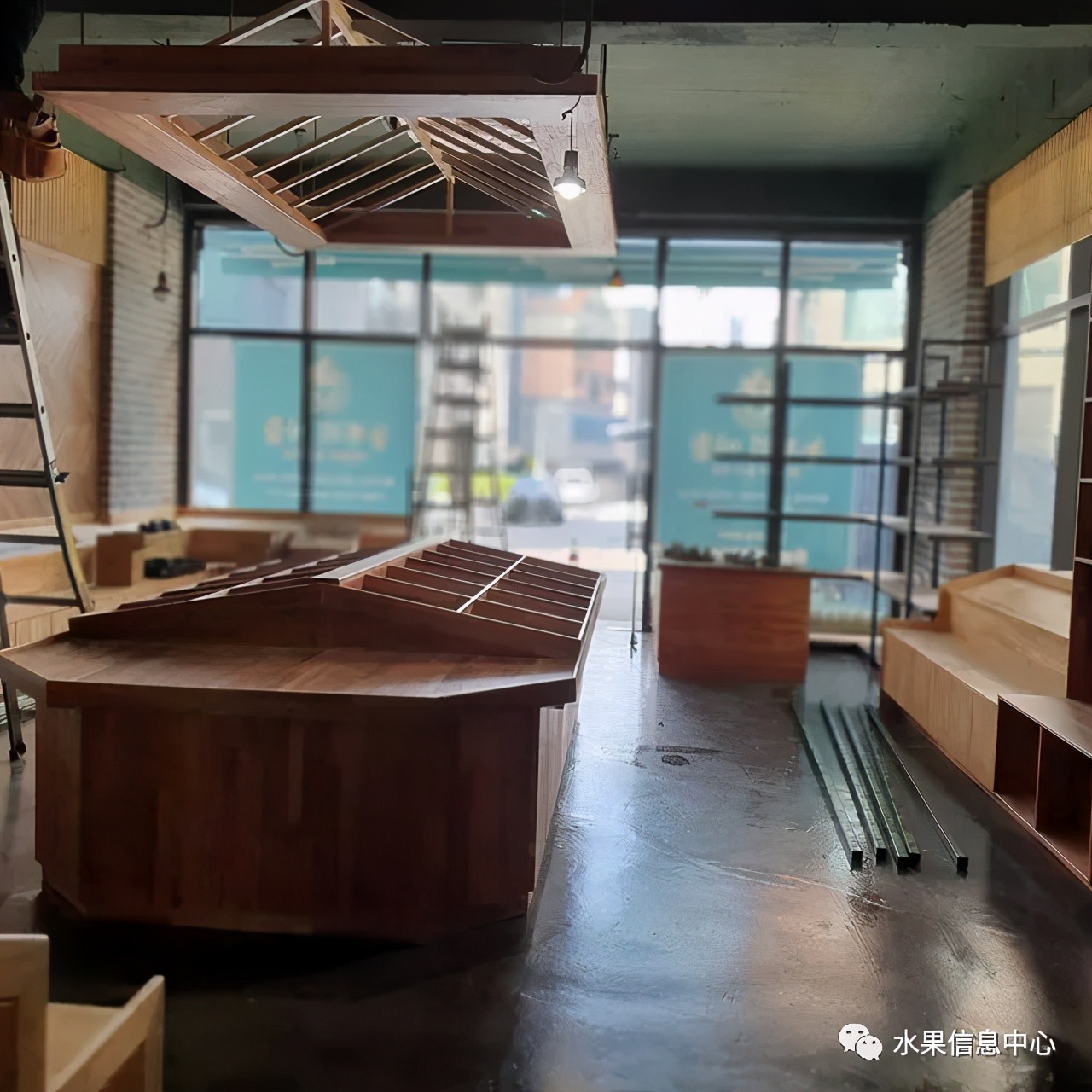 开水果店加盟好还是自己开好,不加盟自己开水果店需要多少钱