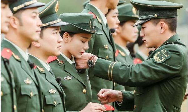 一身黑料、被踩进泥里的张馨予，是如何把一手烂牌打成王炸的？