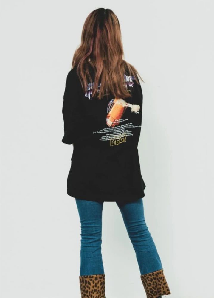 微胖黑色t恤怎么穿才好看,肥t恤女怎么搭配