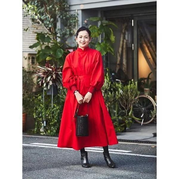 冬季无袖连衣裙怎么搭配,冬季粉色连衣裙打底裤搭配