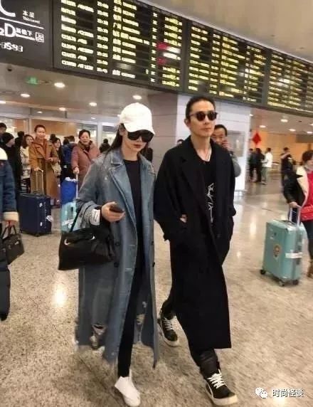 潮酷穿搭适合化什么妆 (美妆博主戚薇完整版视频)