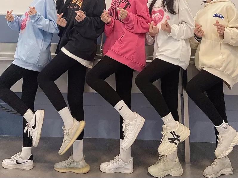 大雪寒潮下的年轻人,天气这么冷你还没穿秋裤吗