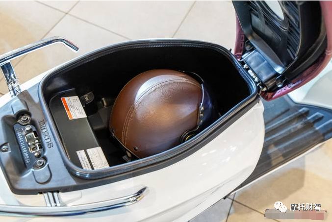 铃木新复古踏板saluto几个颜色,铃木1万左右新款踏板