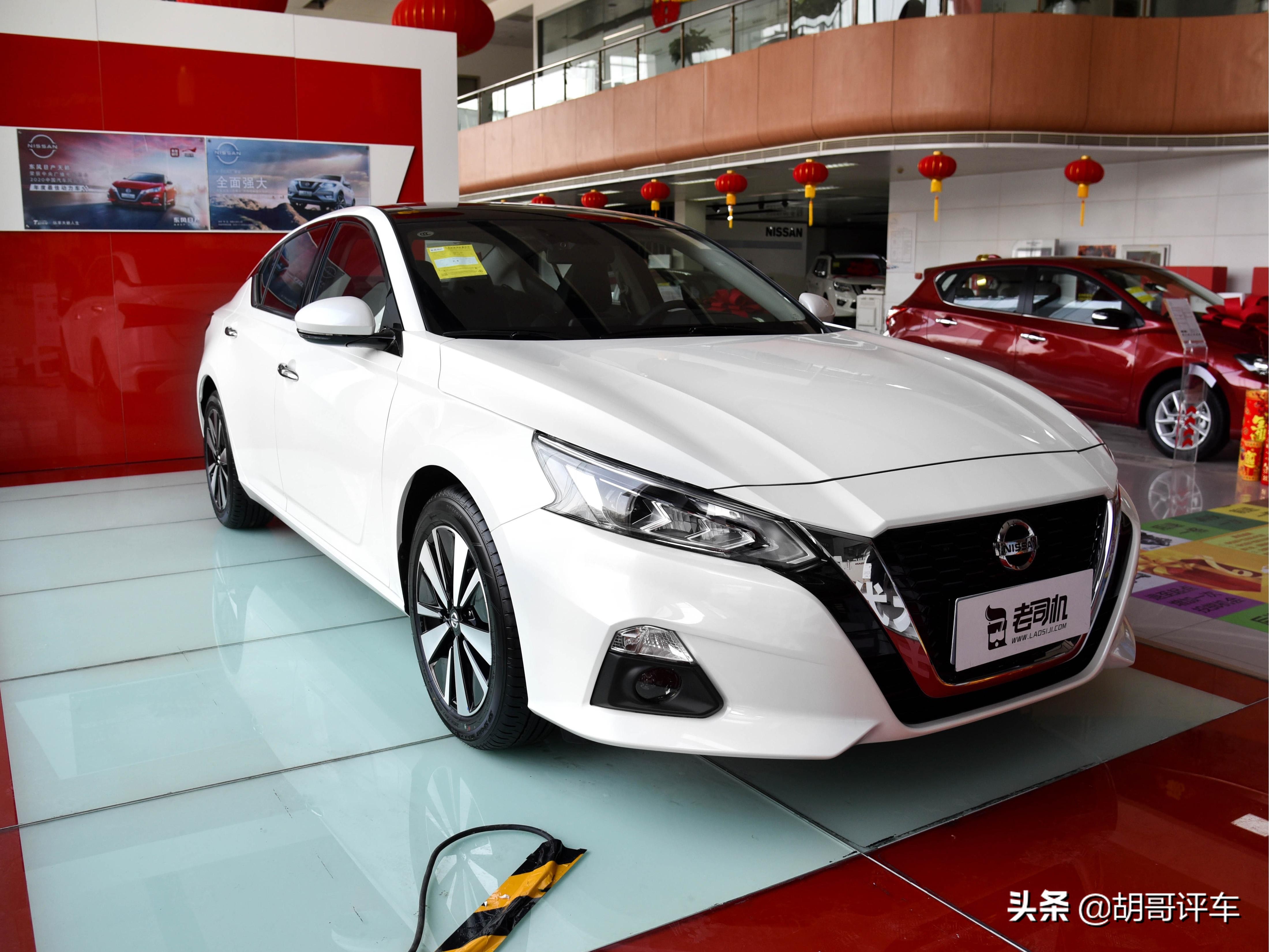 中型车新选择，家用好车推荐，后排大沙发，实拍天籁