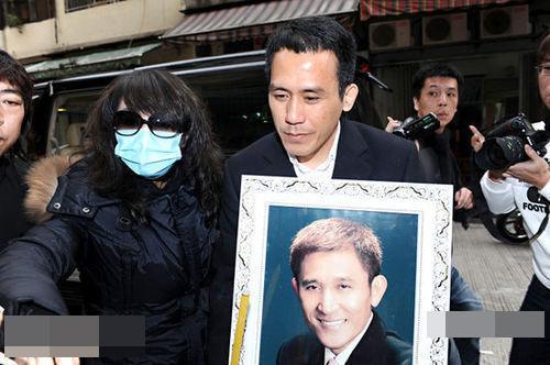 男友离世后米雪一直单身到现在,米雪至今仍渴望爱情