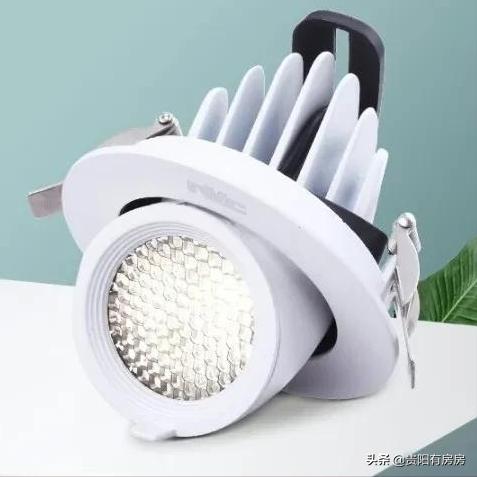家里装修射灯好还是筒灯好,家装如何选择筒灯和射灯