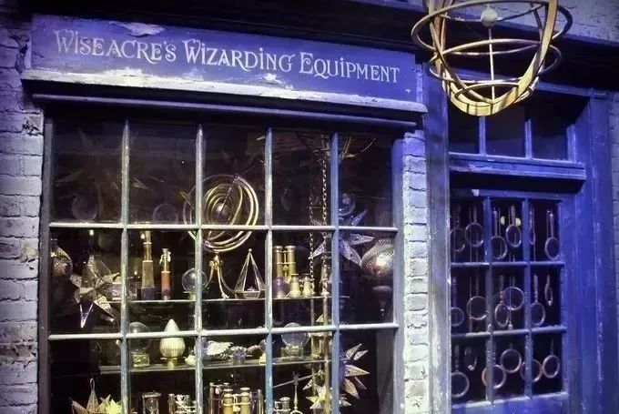 从IP到IP衍生品，主题乐园征服我们的那些“玩具”