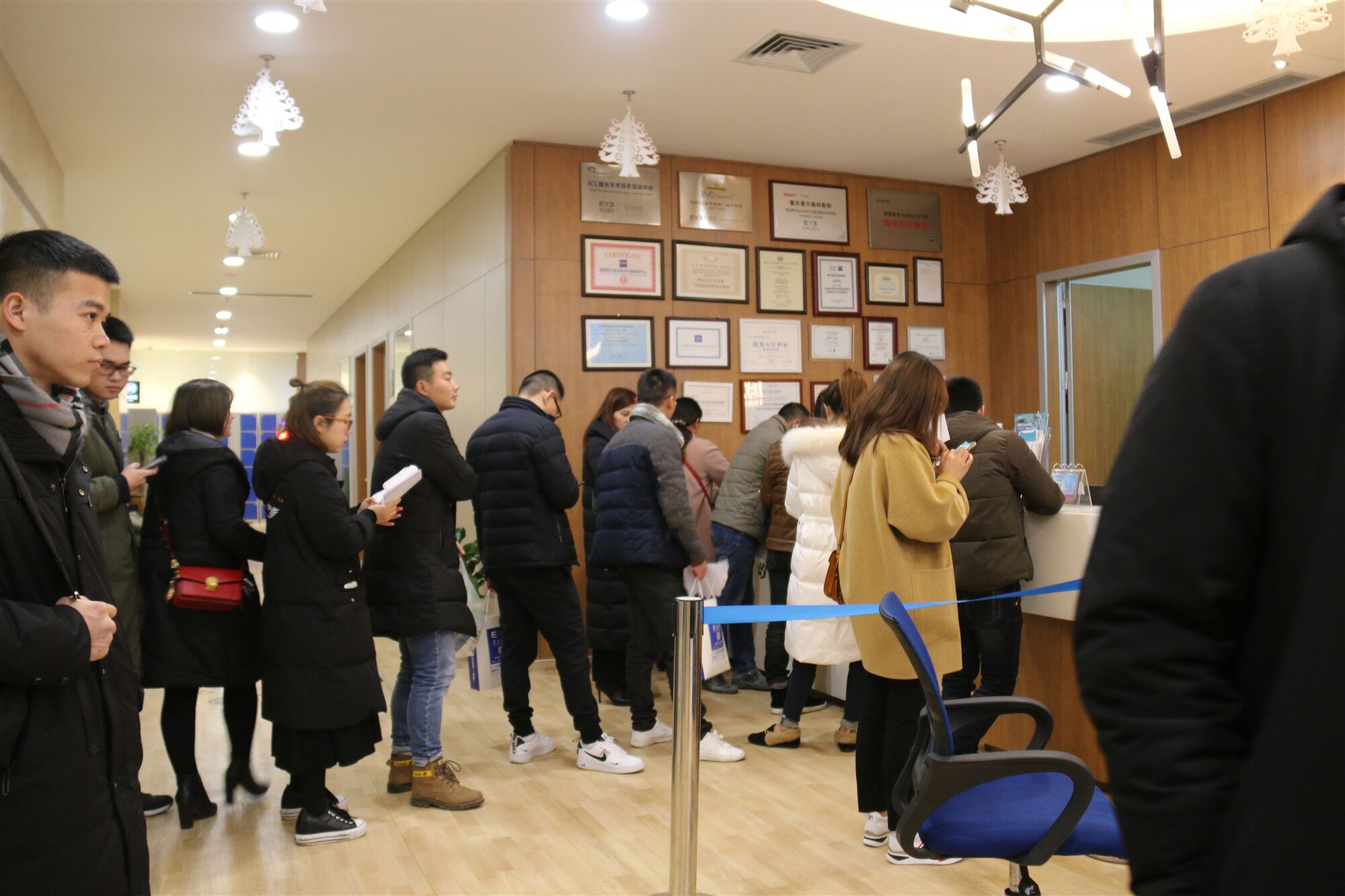 睛逸近视手术和全飞秒区别,睛逸近视手术优点和缺点