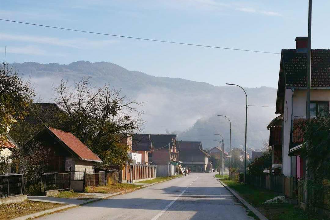 足球少年的小木屋很酷、“圣诞小镇”的秋天很美