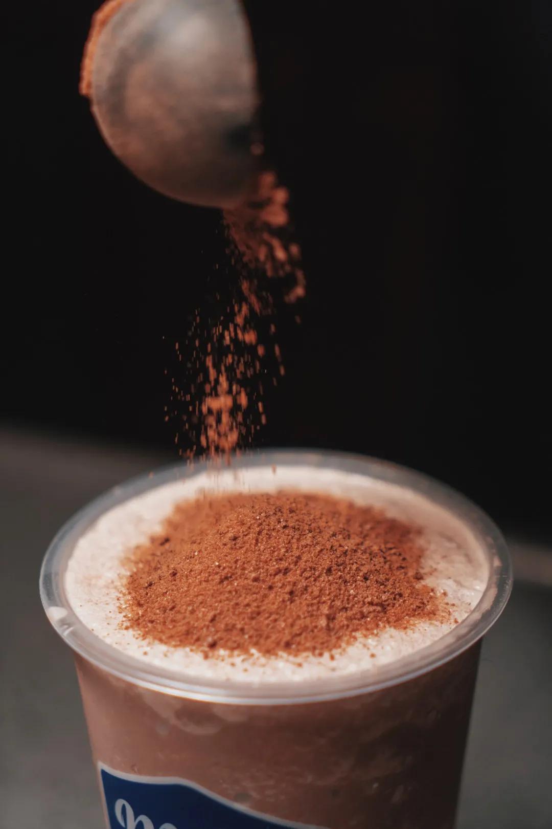 milk+总店终于回归,电光蓝「水桶泰奶」上线