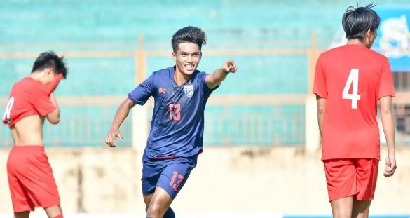 对越自卫反击战感动现场观众,震撼国足赢球五万人大合唱