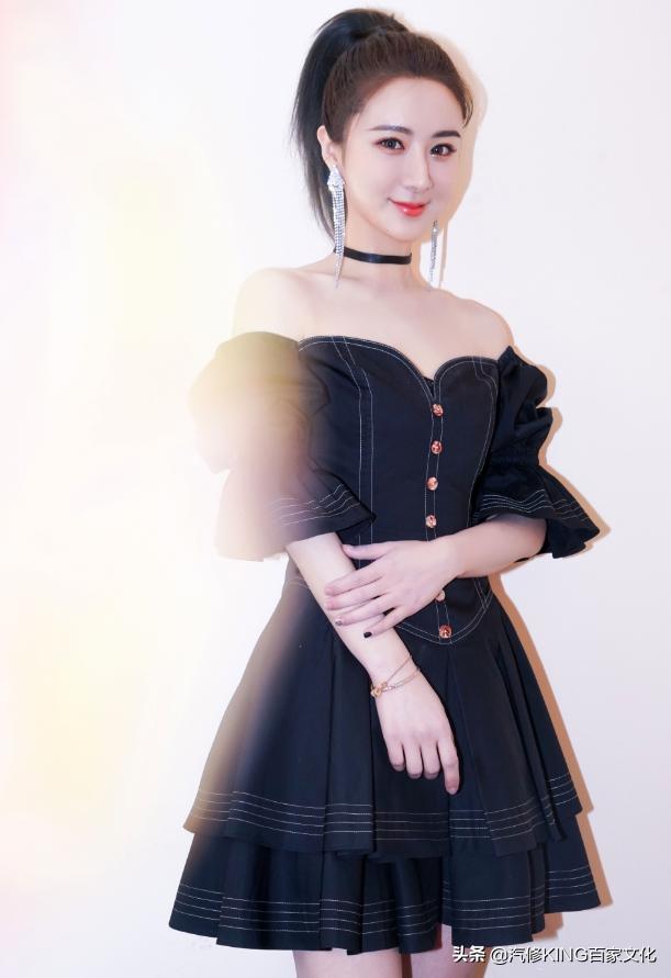 网红也能逆袭？看到薇娅的“原装脸”后，旧照的样子太不真实