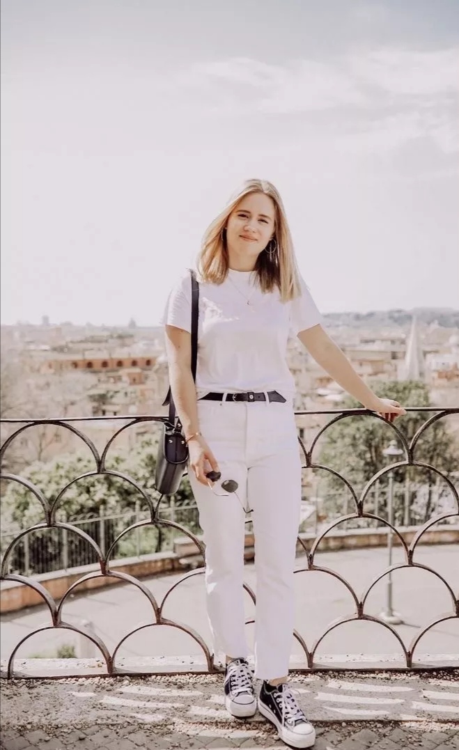 帆布鞋最潮流的搭配方式,经典的帆布鞋这样搭配最舒服