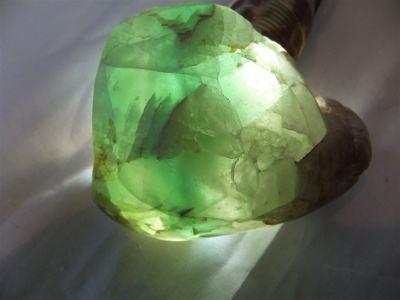 仅次于钻石的宝石,仅次于蓝宝石硬度的玉石