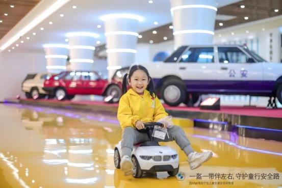 南京宁宝BMW儿童交通安全训练营开营！一起走进“汽车文化驿站”