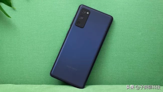 三星发布S20FE粉丝版，120Hz屏刷新率直屏版，价格低
