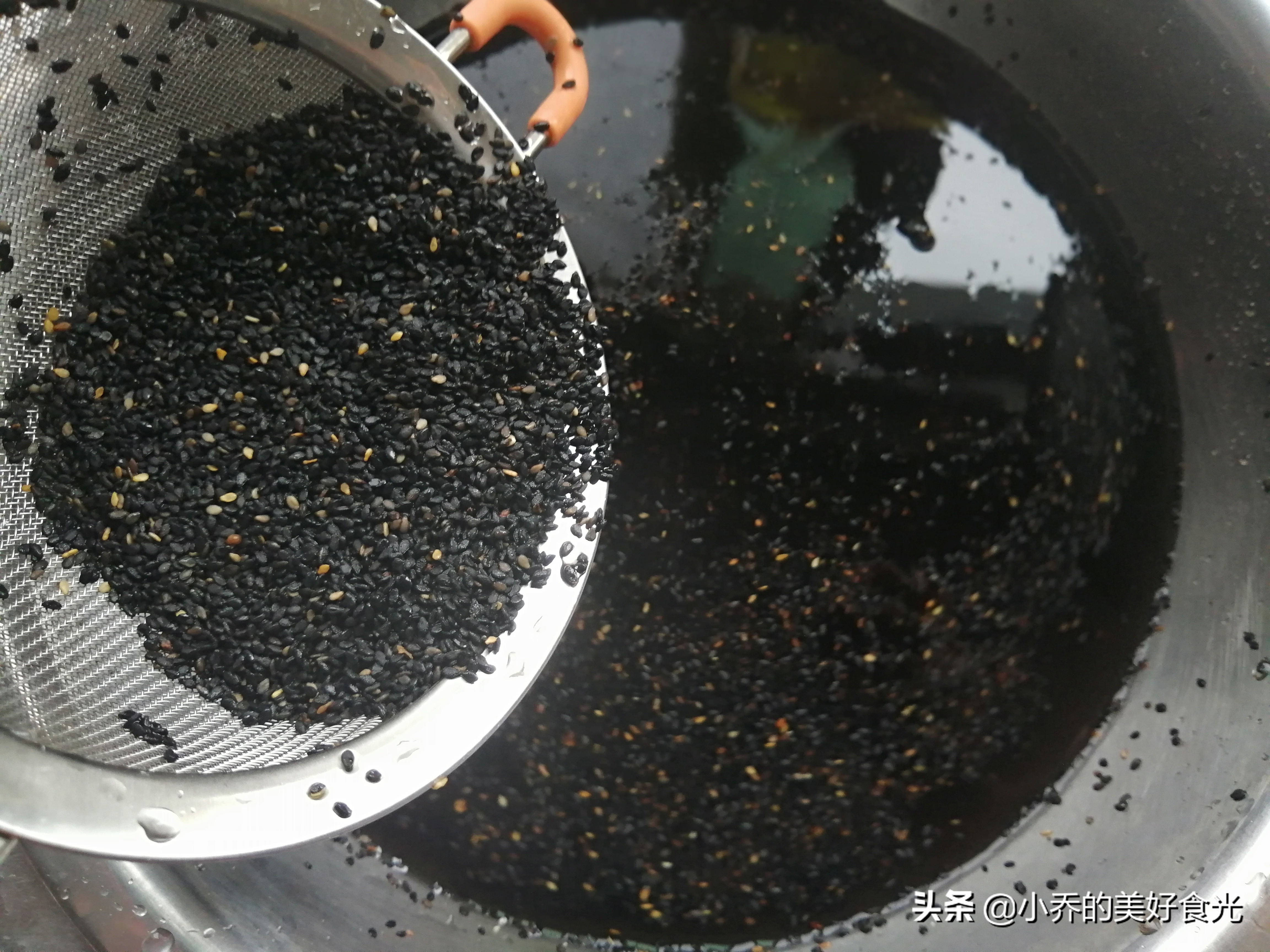 芝麻里的泥沙怎么洗才干净,清洗芝麻小窍门