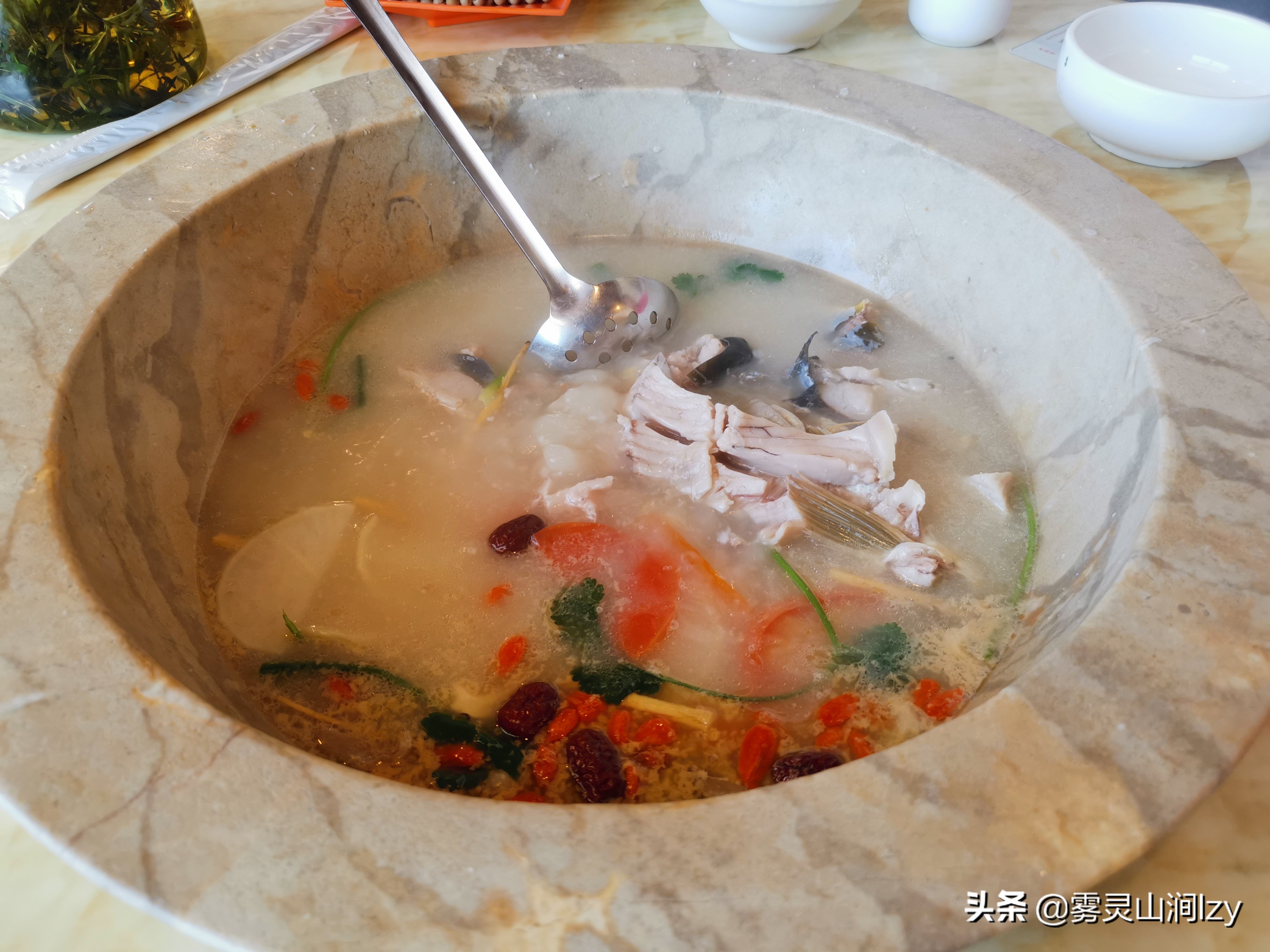 澄江抚仙湖附近哪家石锅鱼最好吃,澄江石锅鱼哪家最好吃