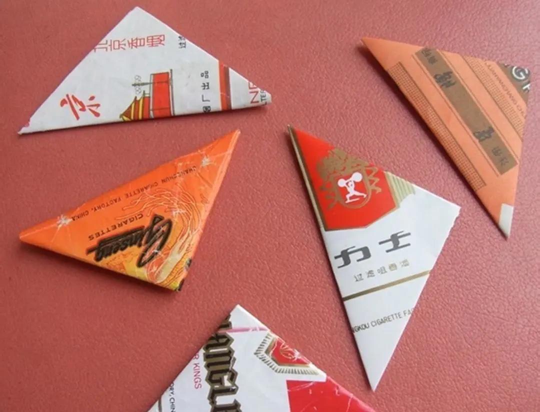 叠烟盒摔三角完整视频,儿时叠香烟