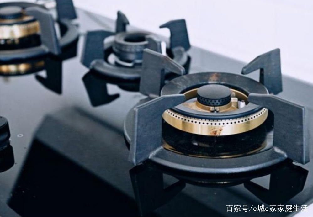 燃气管装在家里后续,燃气管道藏在橱柜下面