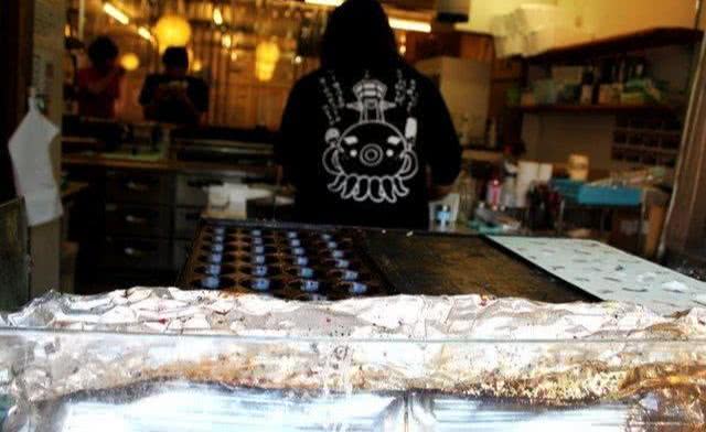 日本大阪藏在小巷的美食,正宗日本章鱼烧旅游图片