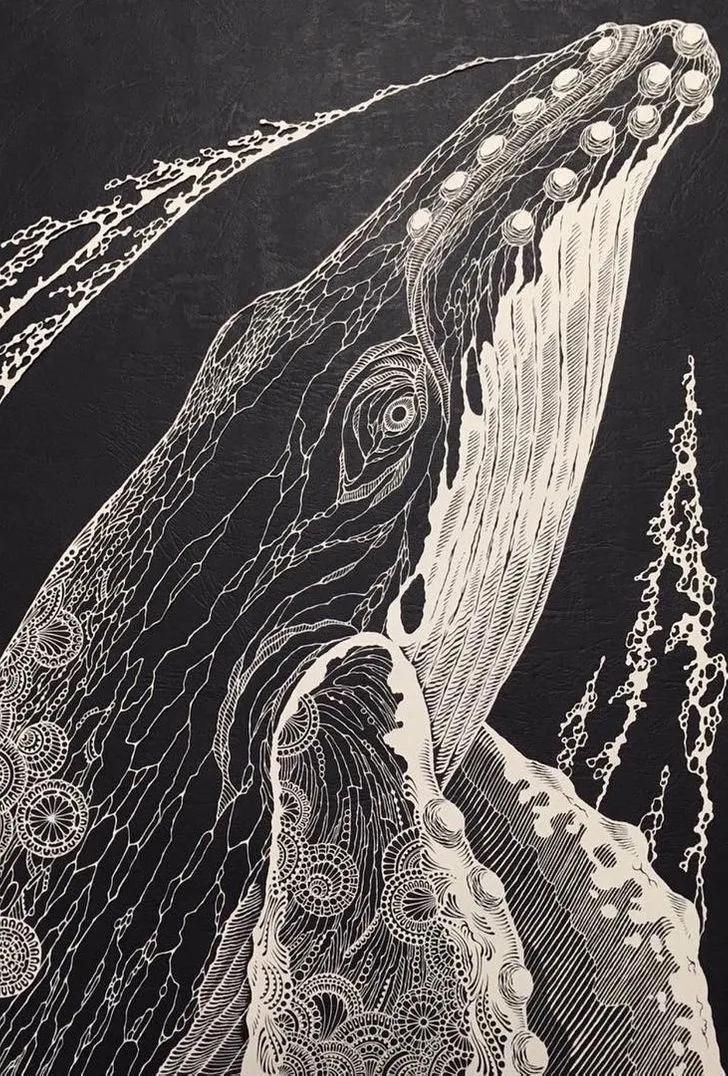 她被称为“刀王”，凭一把破刀，一张破纸，作品征服了全世界