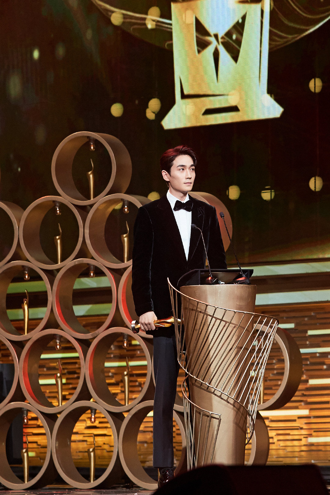 做梦梦到朱一龙,梦到与朱一龙相爱