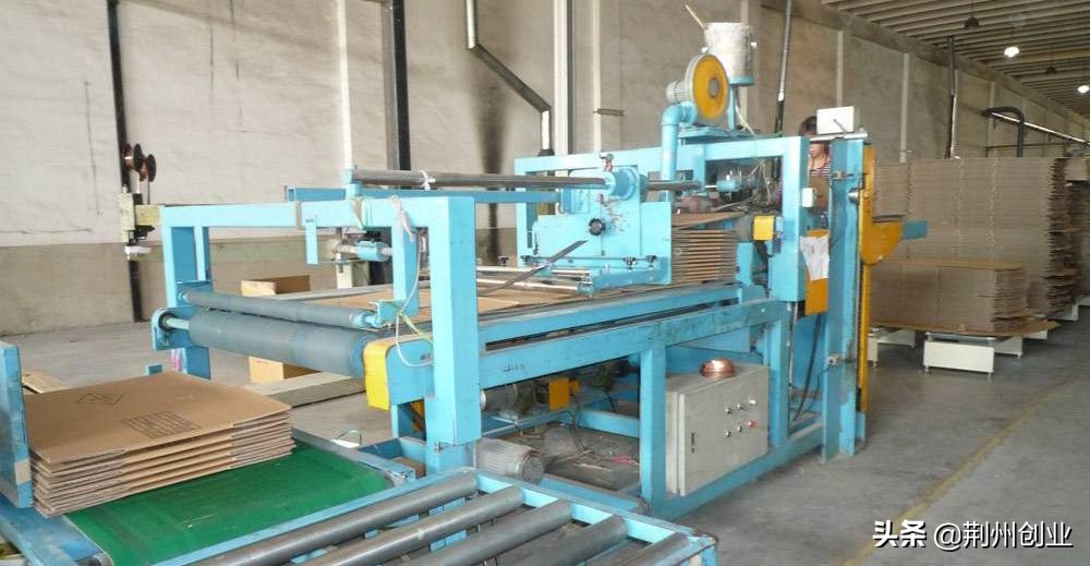 拥抱电商经济！荆职师生研发智能纸箱包装机