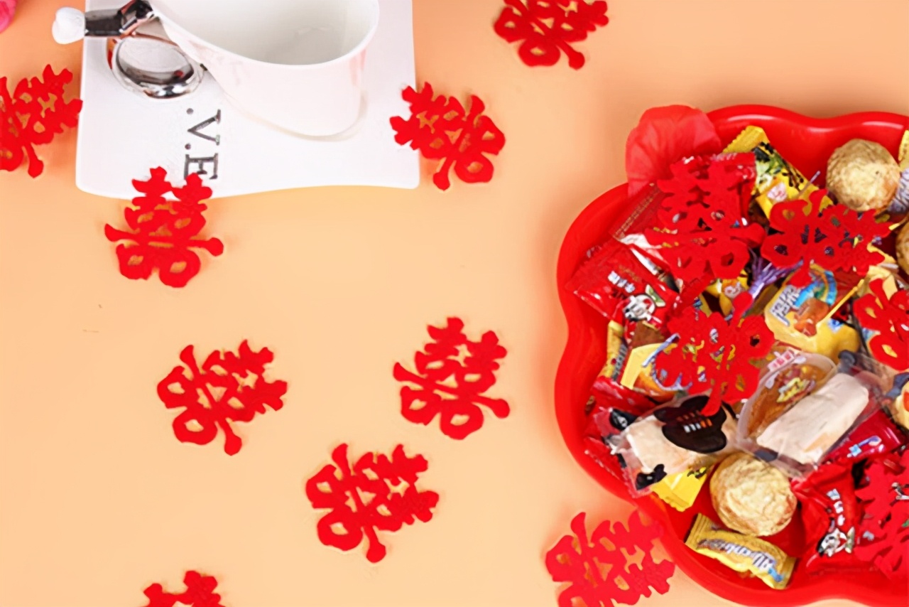 家有喜事怎么贴门面上,屋里喜字怎么贴好看