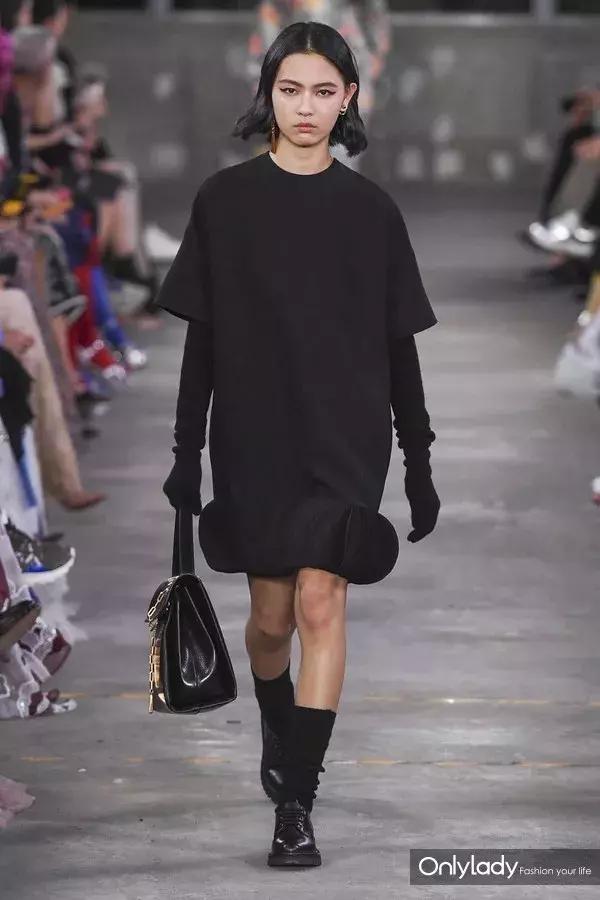 张艺兴valentino东京神图,张艺兴valentino秀场表演