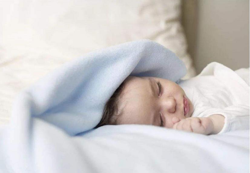 婴儿白天晚上不睡觉有妙招,宝宝白天睡得多会影响晚上睡眠吗