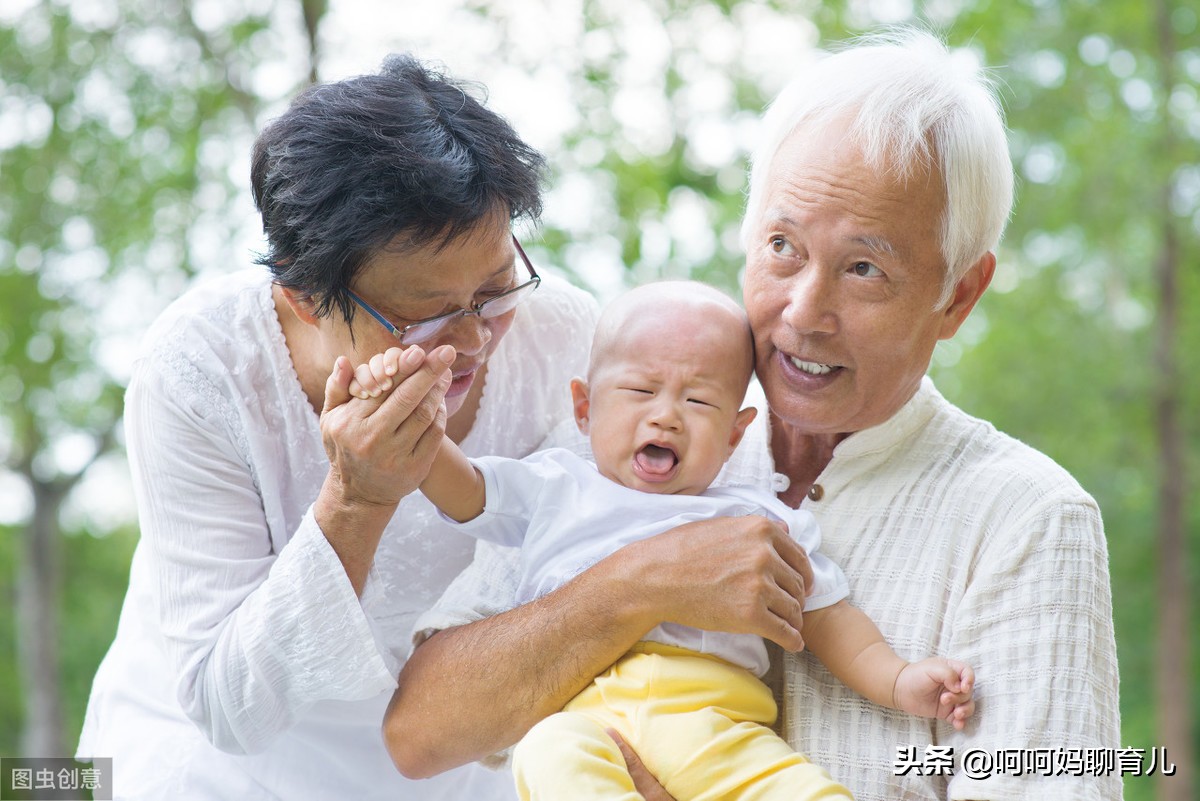 两个月宝宝黄昏和凌晨哭闹不止,新生儿二月黄昏哭闹是什么原因