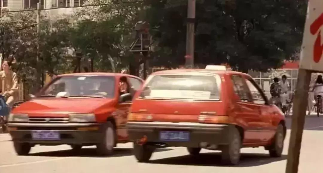 昔日的国民神车，如今奄奄一息，这个叫夏利的是我儿时的全部记忆