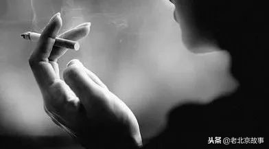 老板来瓶七块的啤酒,老板来盒红色的烟