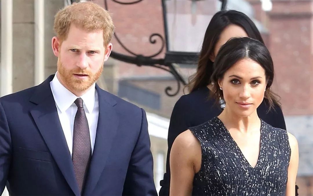 梅根妈妈无条件支持女儿，却不劝梅根与父亲和解，性格倔强了64年