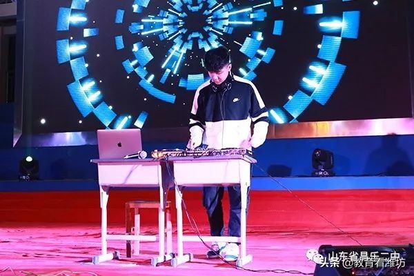 昌乐二中第十五届体育美食节开幕,昌乐二中十六届体育美食节