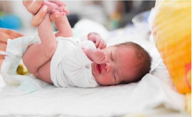 给宝宝洗屁屁用凉水好吗,给宝宝洗屁屁屁屁红了是怎么回事