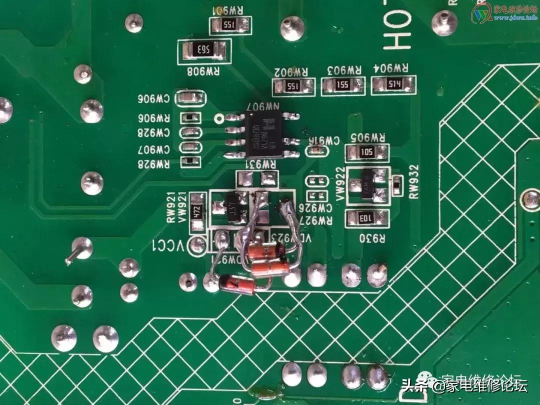 康佳电视背光一闪不亮通病电阻坏,康佳液晶电视机横纹屏闪故障维修